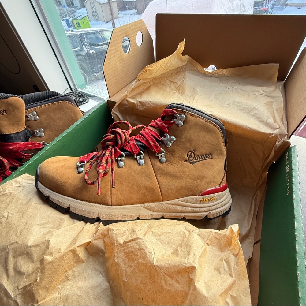Danner Mountain Leaf 600 Men’s size 10